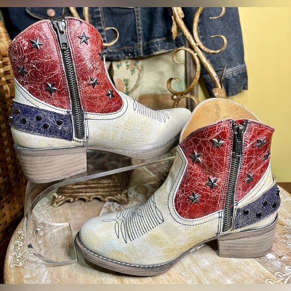 EUC Sterling River “American Flag” Distressed Creamy White/Red/Blue. Size 7 - Picture 6 of 13